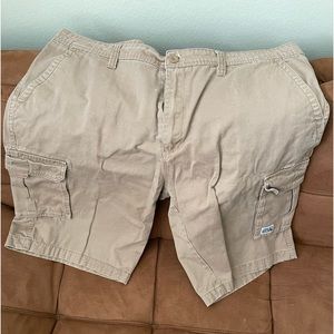 Pro Club cargo shorts in a khaki colorway. Size 44.